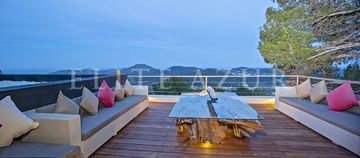 Испания - Ибица. Шикарная просторная восьмиспаленная вилла с видом на море на продажу и в аренду.