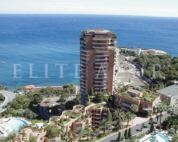 Монако-Сан Роман. Замечательная двухкомнатная квартира с видом на море в резиденции с консьержем и бассейном на продажу. 