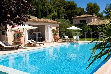 Вильфранш сюр Мер. Прекрасная вилла с множеством террас, большим садом и видом на море в аренду. 4 спальни/8 гостей